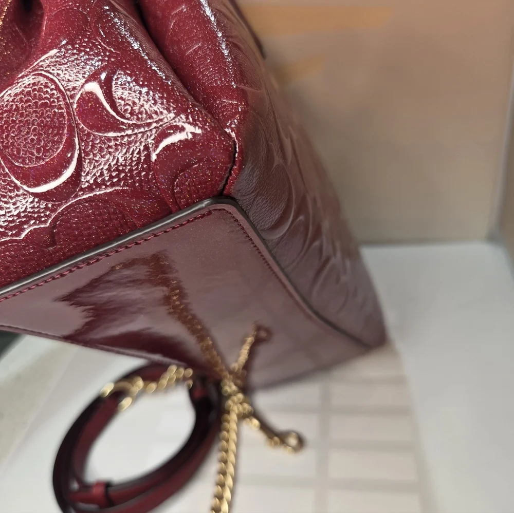 ❤️▪️COACH ▪️ Mini Sage Signature Debossed Patent Leather Chain cherry Satchel